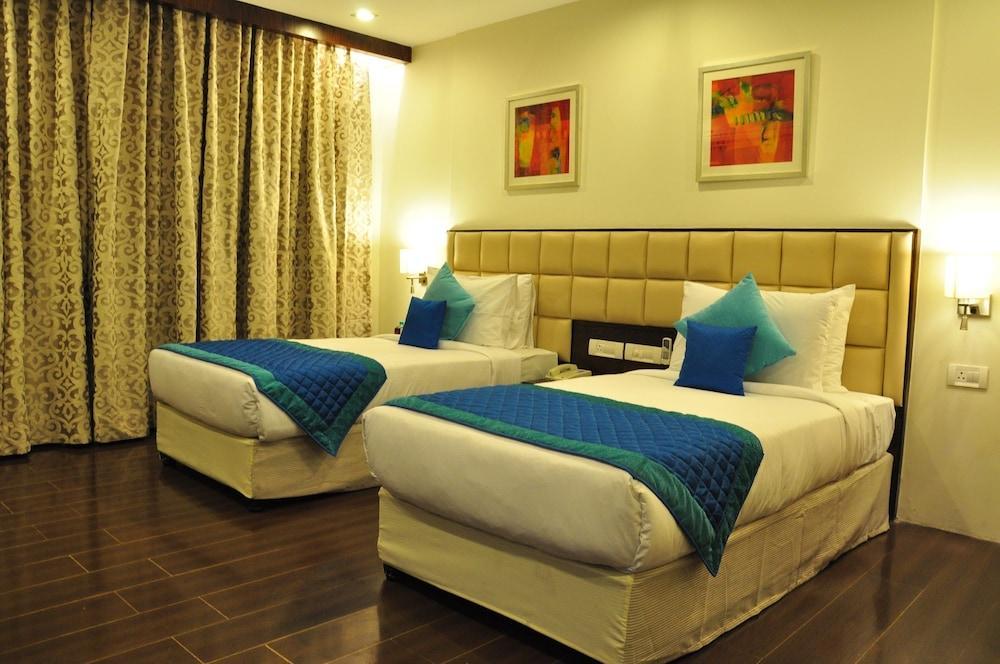 Bluestone Nehru Place By The Cosy Hotel 4*