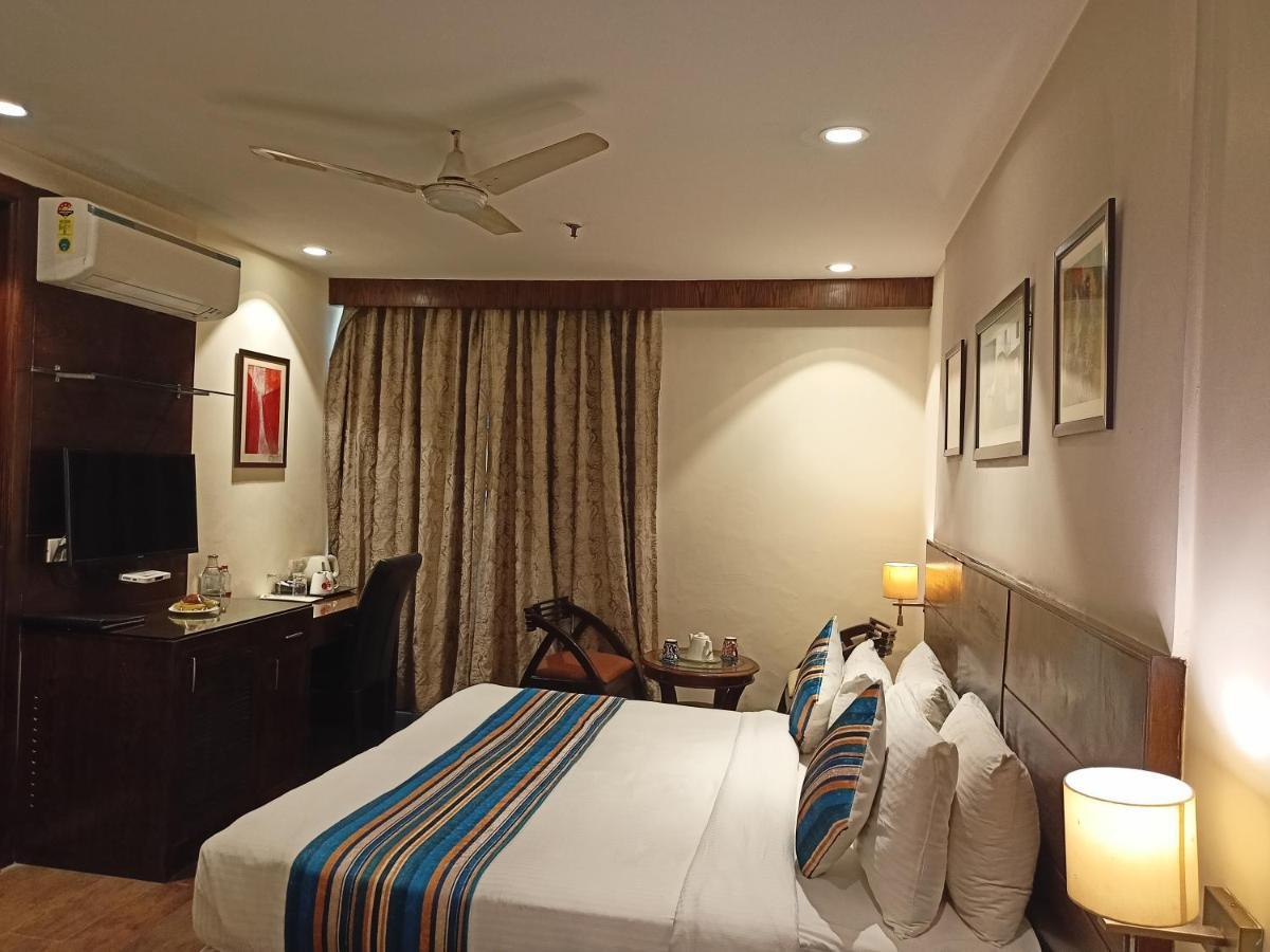 Bluestone Nehru Place By The Cosy Hotel