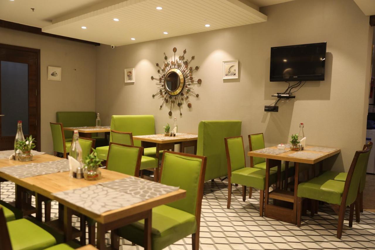 Bluestone Nehru Place By The Cosy 4*