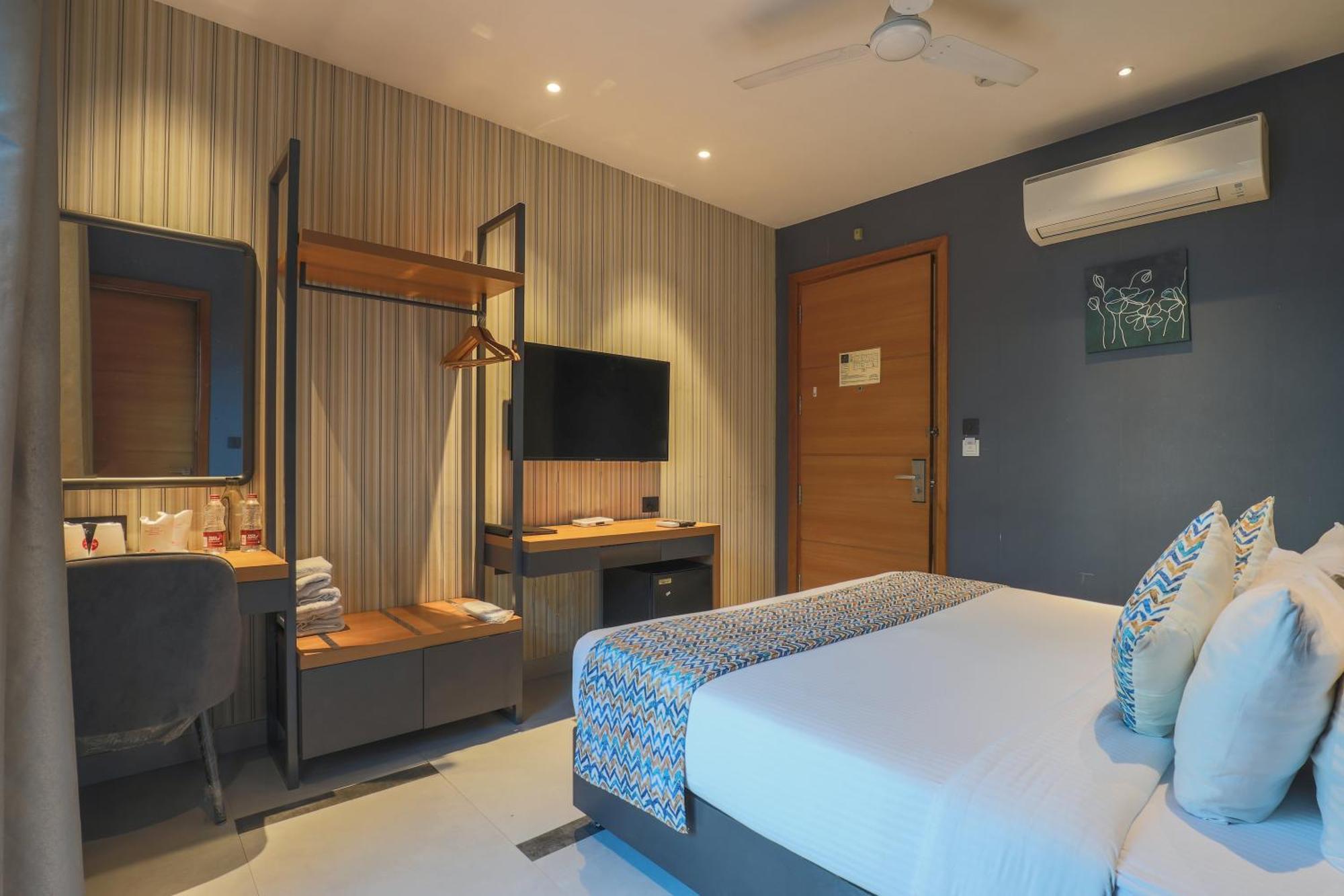 Bluestone Nehru Place By The Cosy Hotel 4*