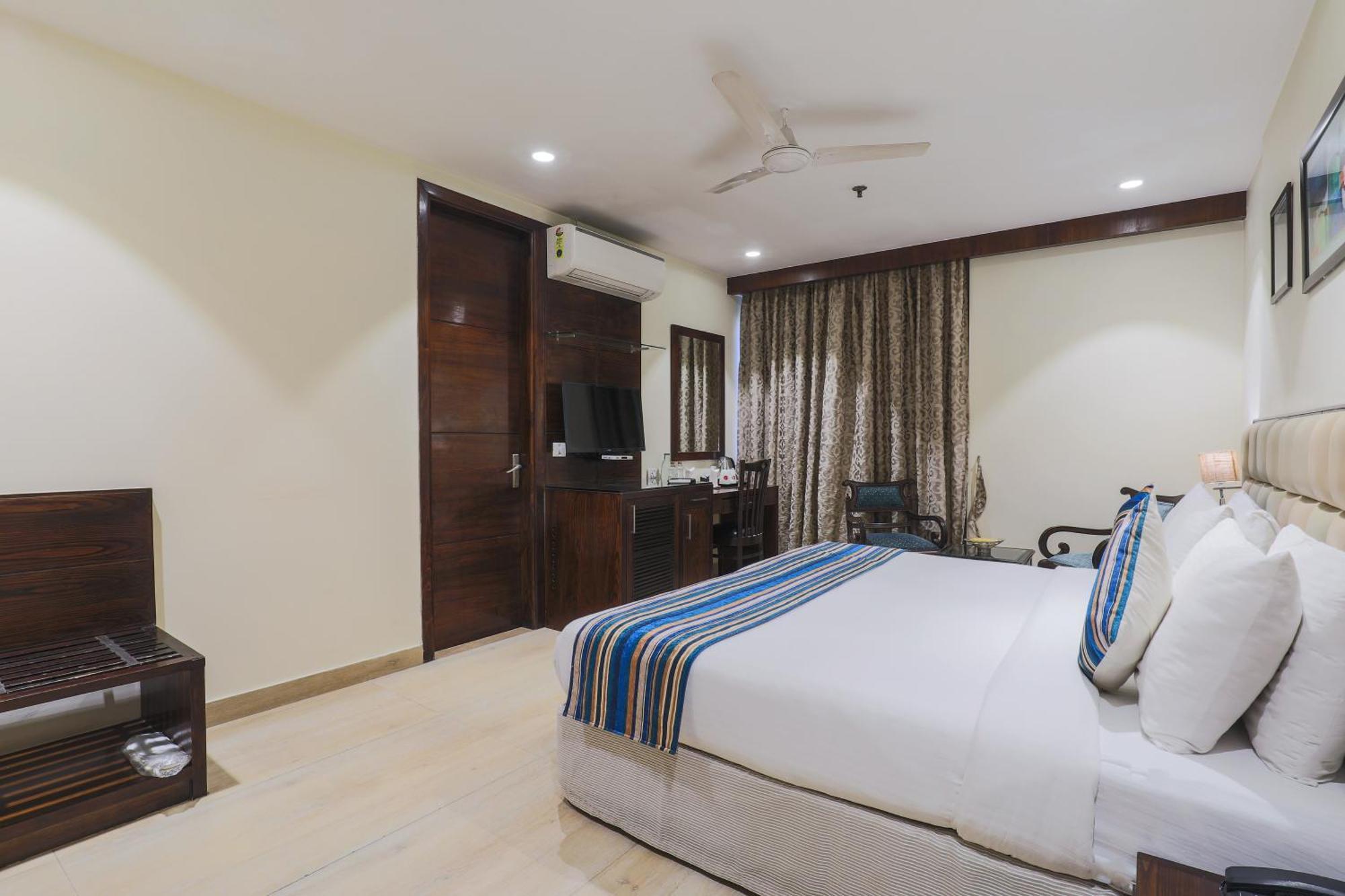 Hotel Bluestone Nehru Place By The Cosy