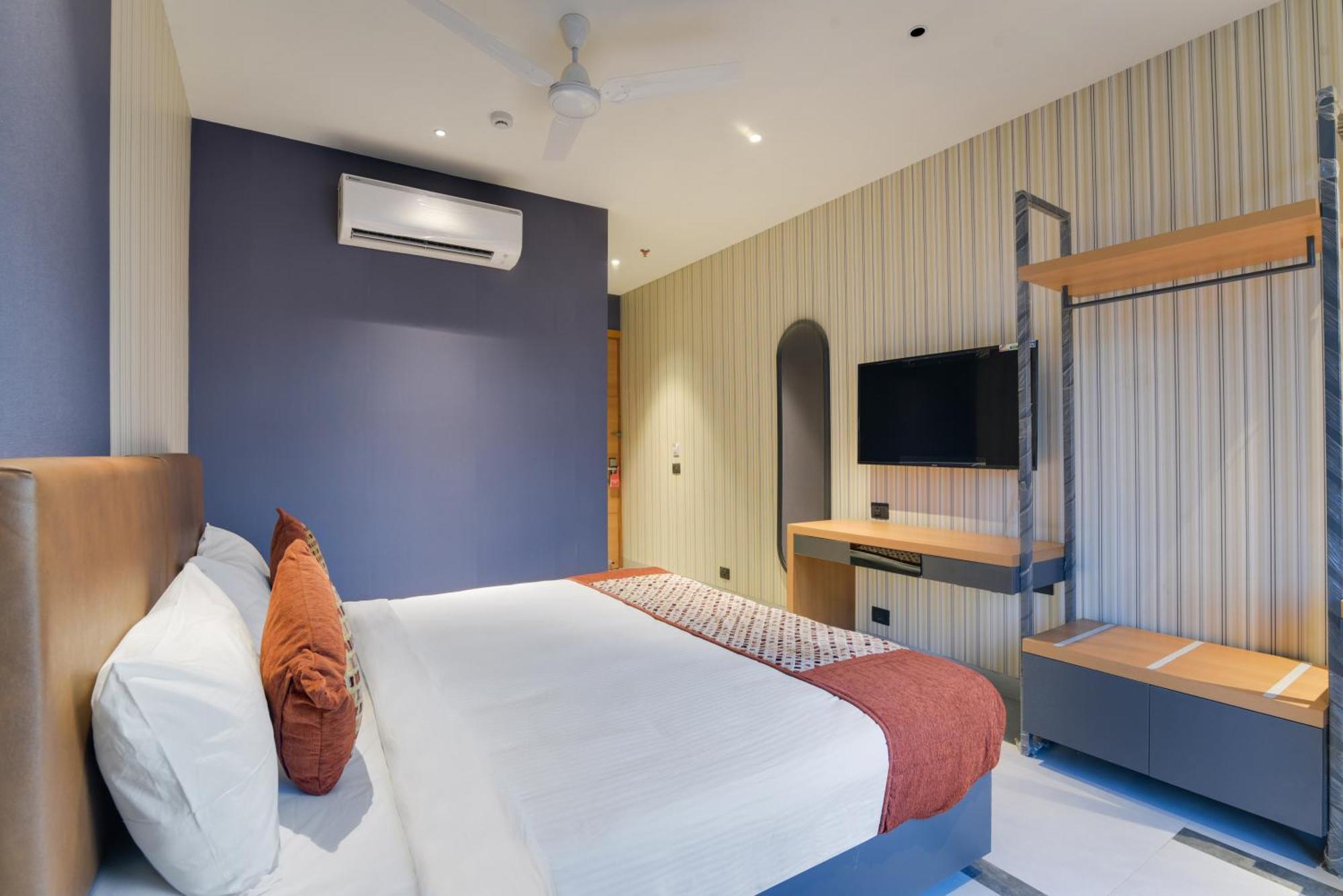 Bluestone Nehru Place By The Cosy Hotel New Delhi