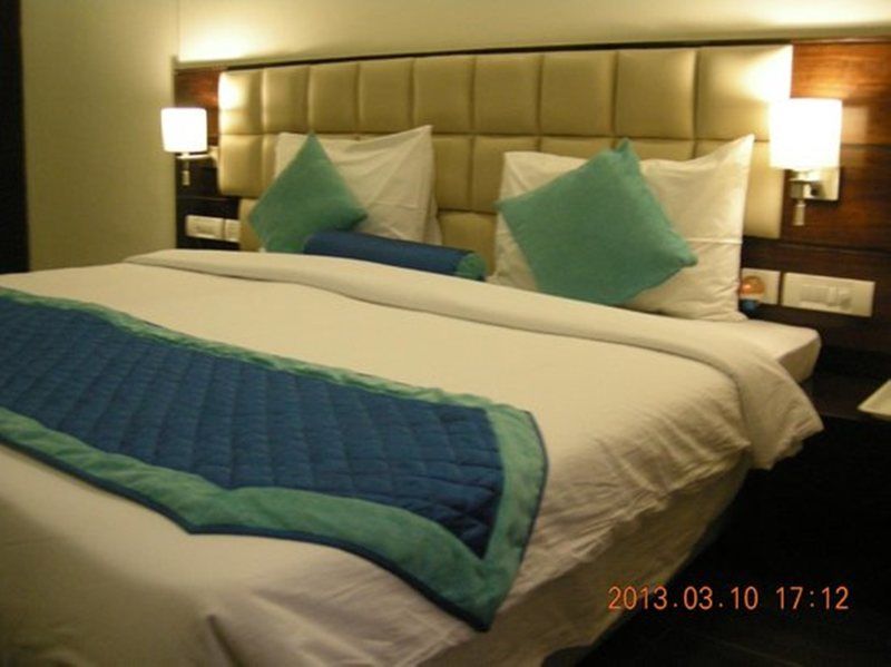 Hotel Bluestone Nehru Place By The Cosy 4*